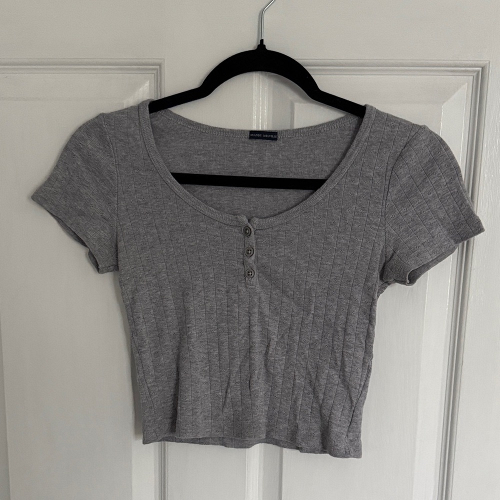 Brandy Melville - Gray Ribbed Button-Up Women's crop Top